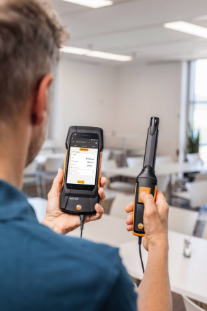 Комплект Testo 400 для оценки качества воздуха и уровня комфорта в помещении со стойкой